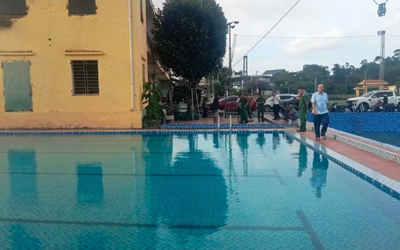 3 cháu bé nguy kịch nghi do điện giật ở bể bơi trường học