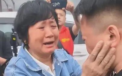 Người phụ nữ tìm thấy con trai sau 30 năm bị người quen bắt cóc