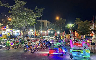 Chơi xe điện tự chế, bé trai 5 tuổi gặp tai nạn nghiêm trọng