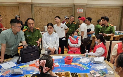 Đột kích sòng bạc "núp bóng" khu vui chơi, thu giữ hơn 300 tỷ đồng