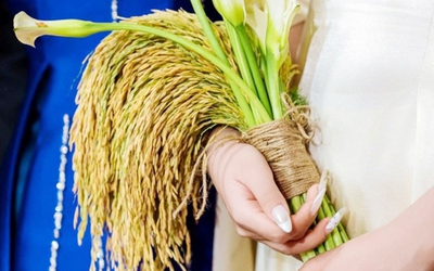 Bó hoa cưới độc lạ của cô dâu miền Tây gây sốt cõi mạng