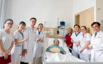 Vinmec Central Park cứu sống hai cụ bà U90 và U100 tuổi bị đột quỵ nhồi máu não nghiêm trọng