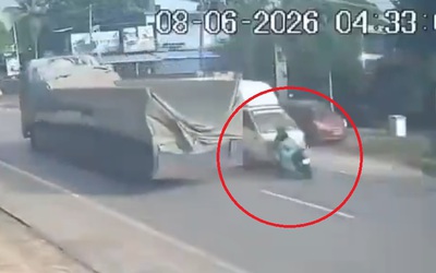 Xe máy chạy ngược chiều đâm trực diện xe tải, 4 người thương vong