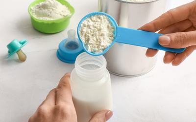 Một loại sữa bị thu hồi sau khi hàng chục trẻ nôn ói, tiêu chảy