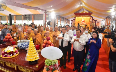 Tp.HCM tưởng niệm anh linh liệt sĩ, đồng bào yêu nước tại Công viên Lê Thị Riêng