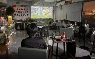 "Chuyện lạ" ở quán cà phê mùa World Cup