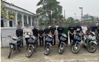 Khởi tố nhóm thanh thiếu niên mang dao, kiếm phóng xe náo loạn, truy sát người dân giữa đêm