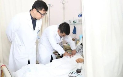 Người phụ nữ 27 tuổi phải cắt bỏ đại tràng vì làm "điều dại dột" suốt 4 năm