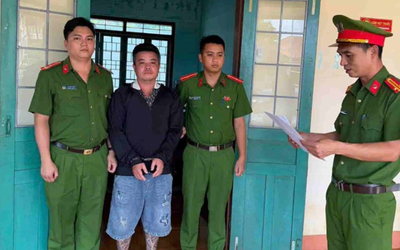 Bắt tạm giam người đàn ông dùng bình trà chứa nước sôi tấn công vào đầu đối phương