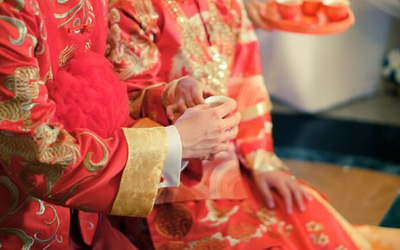 Cô dâu chú rể cưới nhau chỉ sau 5 phút hẹn hò