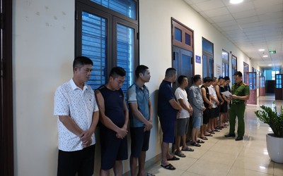 Bắt quả tang nhóm đối tượng tổ chức đánh bạc dưới hình thức chơi liêng, thu giữ gần 80 triệu đồng