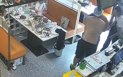 Cứu người gặp nạn, người đàn ông sốc nặng khi bị chỉ trích vì không mặc áo