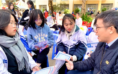 Tin vui cho phụ huynh Hà Nội: Trên 102.000 học sinh giành suất vào THPT công lập, đạt 80%