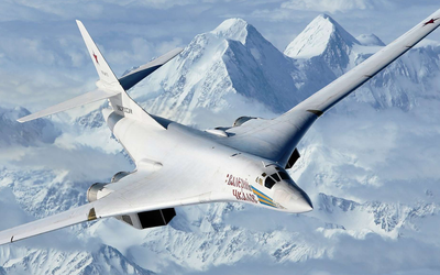 “Thiên nga trắng” Tu-160 chạm trán “Tia chớp” F-35 ở Bắc Cực