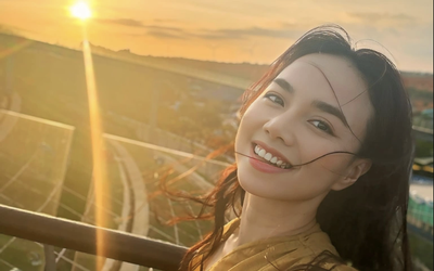 Hoa khôi Tây Đô từng là thủ khoa Báo chí, cuộc sống tuổi 42 đáng ngưỡng mộ