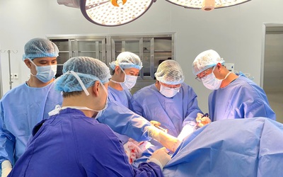 Vinmec Hải Phòng áp dụng thành công kỹ thuật thay khớp vai đảo ngược cho bệnh nhân người Anh