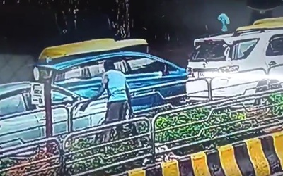 Đang lắp đèn chiếu sáng, nam công nhân bị điện giật tử vong