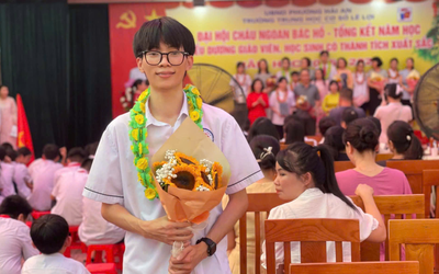 Cậu bé mồ côi viết nên kỳ tích trở thành thủ khoa trường chuyên