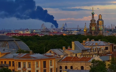Ukraine tấn công kho dầu ở St. Petersburg trước thềm “Davos của Nga”