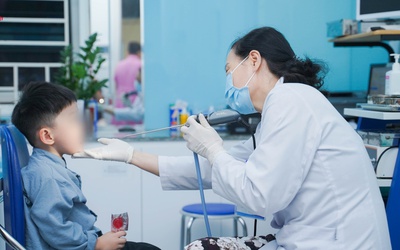 Sai lầm nguy hiểm cha mẹ hay mắc khiến trẻ dễ bị viêm thanh quản cấp vào mùa hè