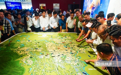 Hà Nội: Người dân đổ xô đi xem Quy hoạch tổng thể tầm nhìn 100 năm