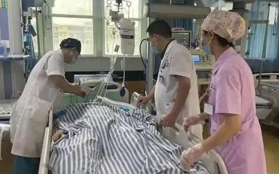 Nam thanh niên 30 tuổi tử vong sau 2 tiếng làm việc giữa nắng nóng, bác sĩ cảnh báo thói quen "cực độc"