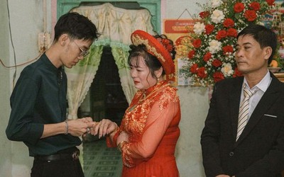 "Con xin phép gọi cô là má": Món quà cưới đặc biệt khiến cô dâu bật khóc xúc động