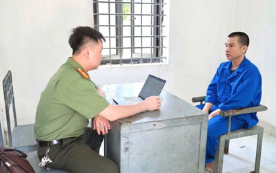 Triệt phá đường dây mua bán vũ khí quân dụng ngụy trang dưới dạng "súng thông bồn cầu"