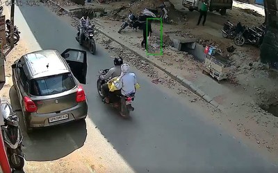 Ô tô mở cửa xe đột ngột khiến bố vợ tử vong, con rể bị thương nặng