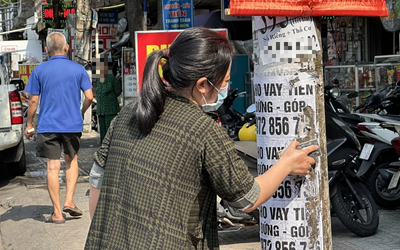 "Vô tư" dán thứ này lên cột điện ở Hà Nội, có thể bị phạt tới 20 triệu đồng