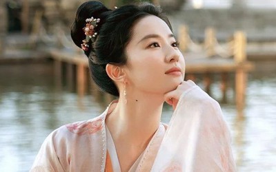 "Thần tiên tỷ tỷ" gây chú ý khi để mặt mộc giữa chốn đông người
