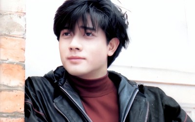 Mỹ nam "vạn người mê": Tuổi 61 vẫn phong độ, hôn nhân viên mãn bên vợ kém 22 tuổi cùng 3 con