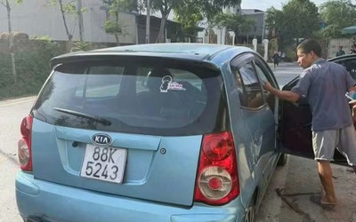 Phát hiện 3 người đàn ông tử vong trong 2 xe ô tô đỗ ven đường