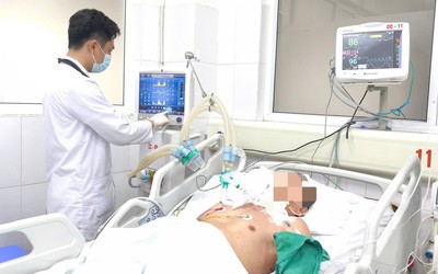Cụ ông 94 tuổi nguy kịch sau khi bị gà mổ vào chân