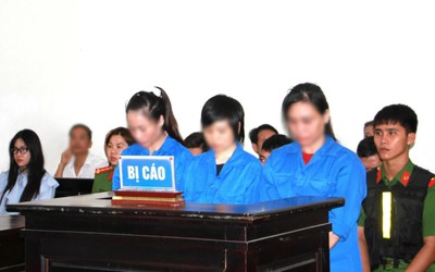 Màn kịch "mẹ bỏ con" trước cổng chùa và đường dây mua bán trẻ sơ sinh thu lợi hàng trăm triệu đồng