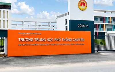 Khởi tố thêm 1 giáo viên tự ra đầu thú trong vụ điểm toán cao bất thường ở Tuyên Quang
