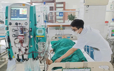 Người đàn ông 68 tuổi suýt mất mạng vì ăn mật cá trắm