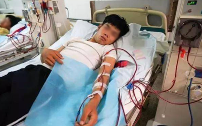 Thiếu niên 17 tuổi suýt mất mạng sau khi bị thứ nước "cực độc" bắn lên người