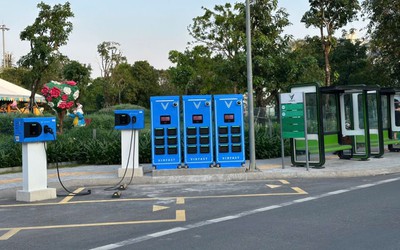 Người dùng xe máy điện VinFast: Đi xa không phải nghĩ nhờ hệ thống tủ đổi pin phủ kín