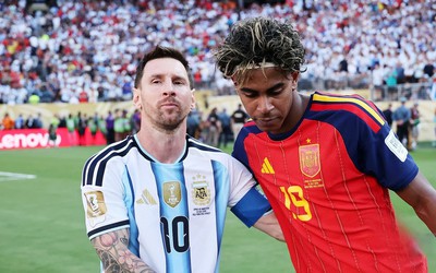 Sau 19 năm, cậu bé 5 tháng tuổi được Messi tắm cho ngày nào nay đã trở thành "tân vương"