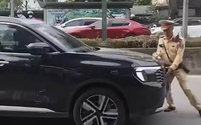 Danh tính tài xế lái xe ô tô đẩy CSGT rồi bỏ chạy ở Hà Nội