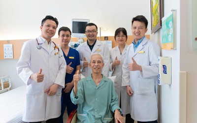 Cứu cụ ông bị phình động mạch chủ dọa vỡ bằng kỹ thuật can thiệp không cần mổ mở