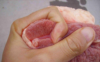 Đừng để màu sắc đánh lừa: Quy tắc "5 nhớ, 1 không" giúp chọn thịt lợn chuẩn