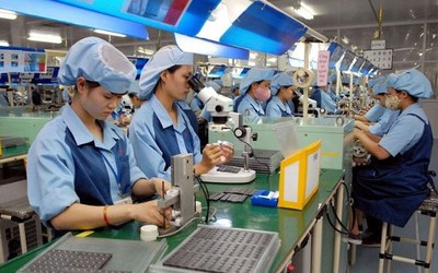 Không ký HĐLĐ khi thử việc đạt yêu cầu, doanh nghiệp bị phạt thế nào?