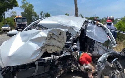 Ô tô tông vào gốc cây bên đường, tài xế tử vong