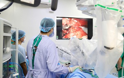 Lần đầu Việt Nam đào tạo phẫu thuật nội soi robot bài bản, thúc đẩy điều trị ung thư bằng công nghệ hiện đại