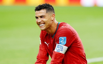 Cristiano Ronaldo "đáp trả" khi bị chị gái vô tình tiết lộ tin bất ngờ