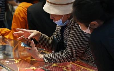 Giá vàng hôm nay (30/7): Biến động sau quyết định của Fed