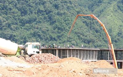 Nghệ An: Chạy đua với thời gian, đẩy nhanh tiến độ  trường liên cấp vùng biên