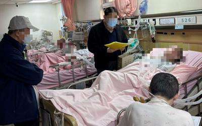Người phụ nữ 60 tuổi đột ngột tử vong khi đang xem tivi, bác sĩ cảnh báo thói quen "cực độc"